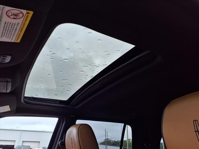 2013 Lincoln Navigator L Base