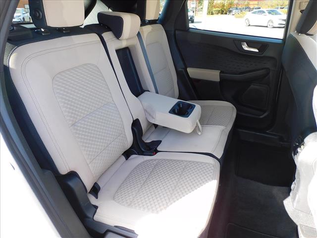 2020 Ford Escape SE:LUA03958