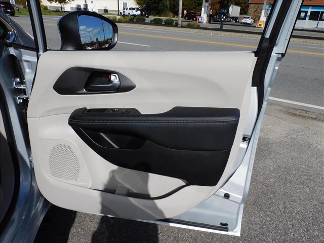 2023 Chrysler Pacifica Plug-In Hybrid Touring L:PR559226