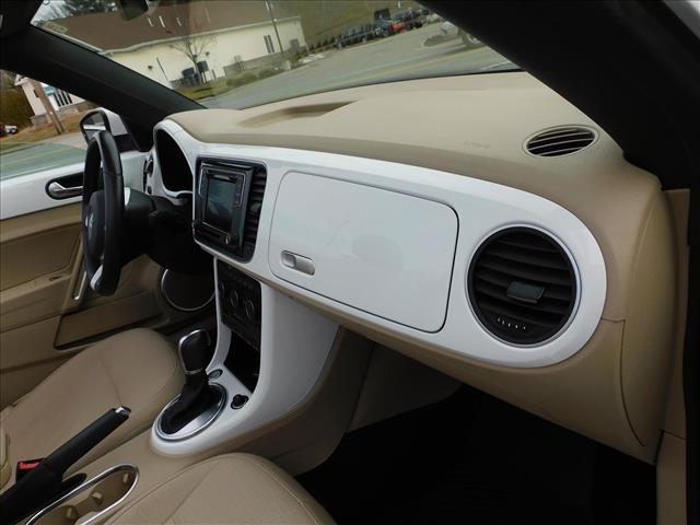 2019 Volkswagen Beetle Convertible 2.0T SE:KM504957