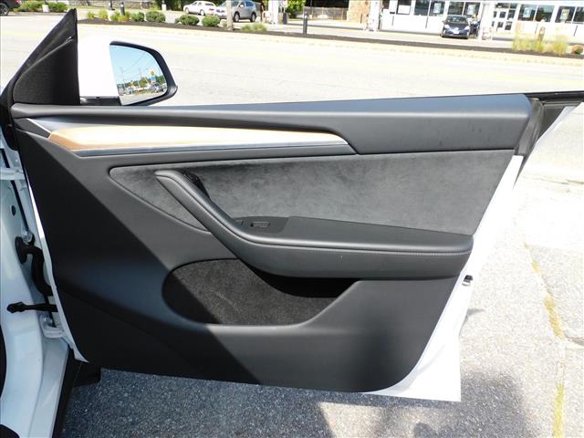 2024 Tesla Model Y Long Range:RA220014