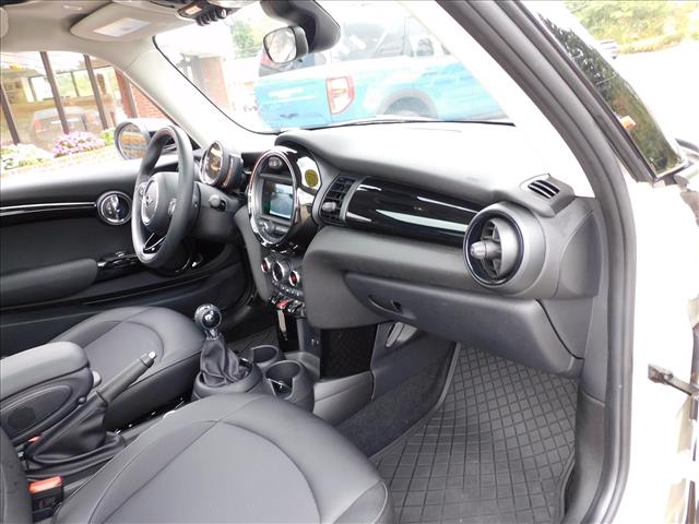 2021 MINI Hardtop 2 Door Cooper:M2N10139