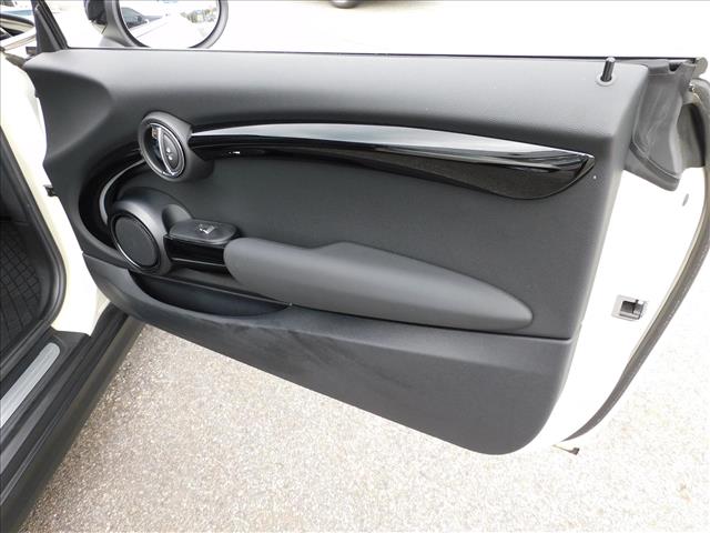 2021 MINI Hardtop 2 Door Cooper:M2N10139