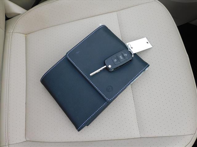 2019 Volkswagen Beetle Convertible 2.0T SE:KM504957