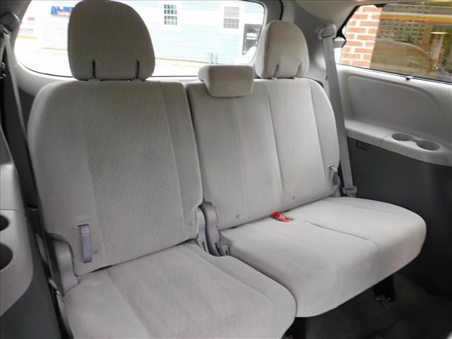 2017 Toyota Sienna LE 7-Passenger:HS167146