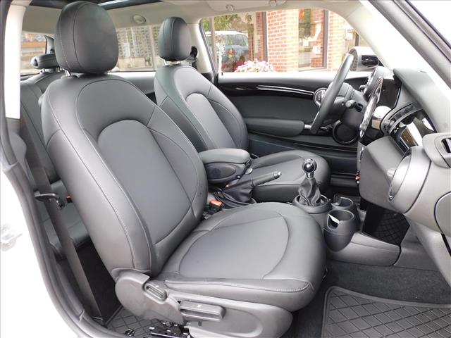 2021 MINI Hardtop 2 Door Cooper:M2N10139