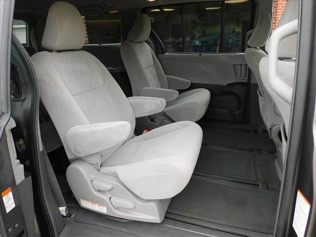 2017 Toyota Sienna LE 7-Passenger:HS167146