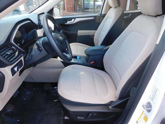 2020 Ford Escape SE:LUA03958