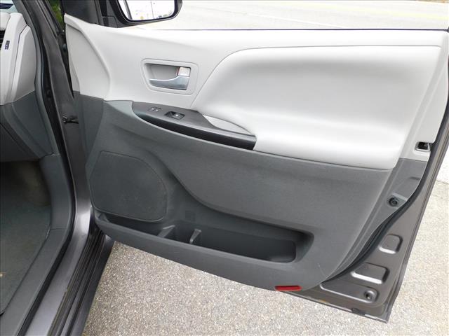 2017 Toyota Sienna LE 7-Passenger:HS167146