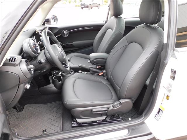 2021 MINI Hardtop 2 Door Cooper:M2N10139