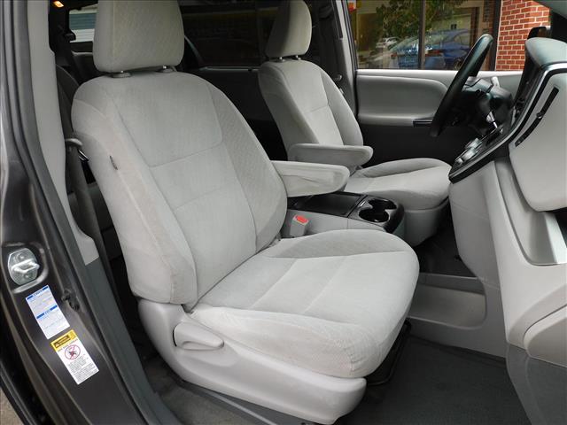 2017 Toyota Sienna LE 7-Passenger:HS167146