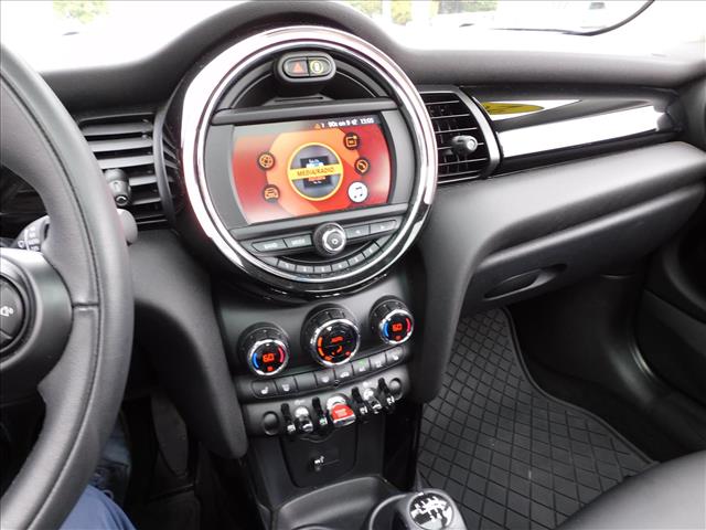 2021 MINI Hardtop 2 Door Cooper:M2N10139