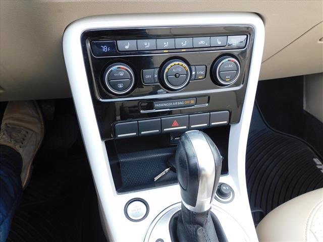 2019 Volkswagen Beetle Convertible 2.0T SE:KM504957