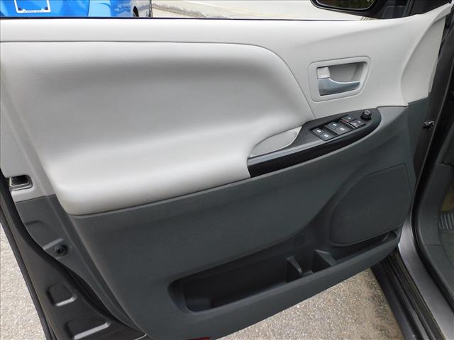 2017 Toyota Sienna LE 7-Passenger:HS167146