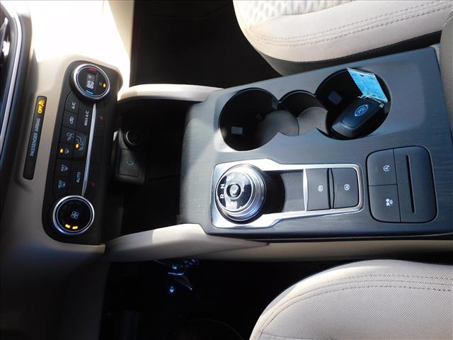 2020 Ford Escape SE:LUA03958