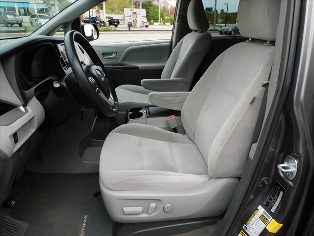 2017 Toyota Sienna LE 7-Passenger:HS167146
