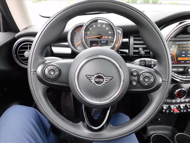 2021 MINI Hardtop 2 Door Cooper:M2N10139