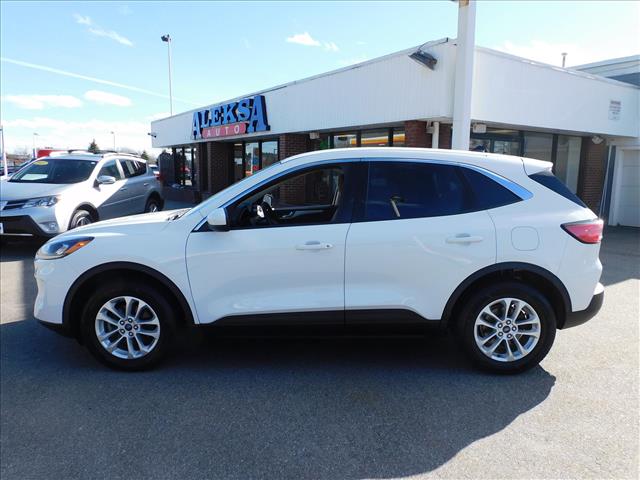 2020 Ford Escape SE  LUA03958