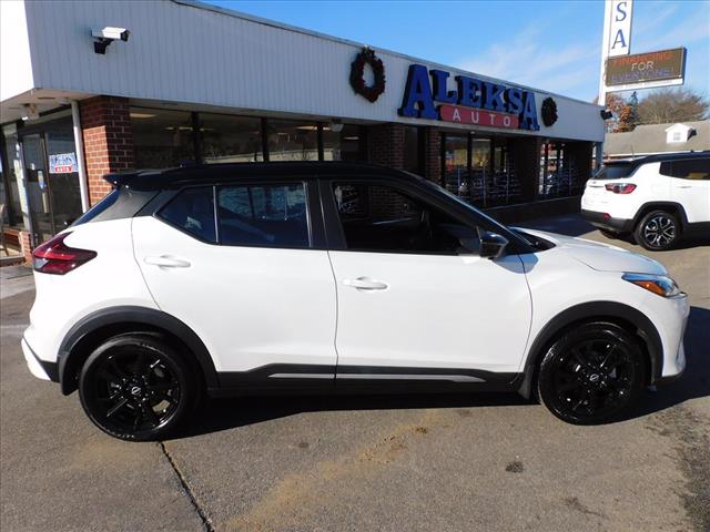 2022 Nissan Kicks SR