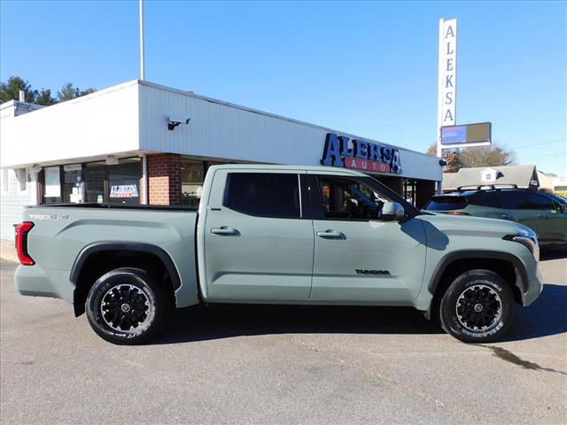 2022 Toyota Tundra SR5's photo