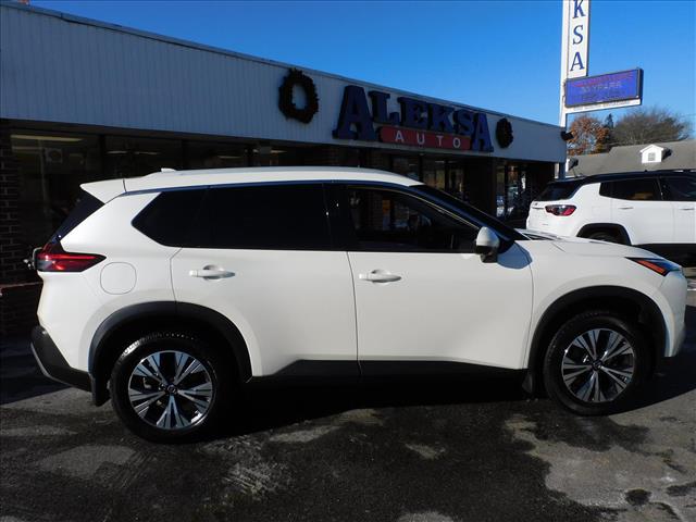 2021 Nissan Rogue SV's photo