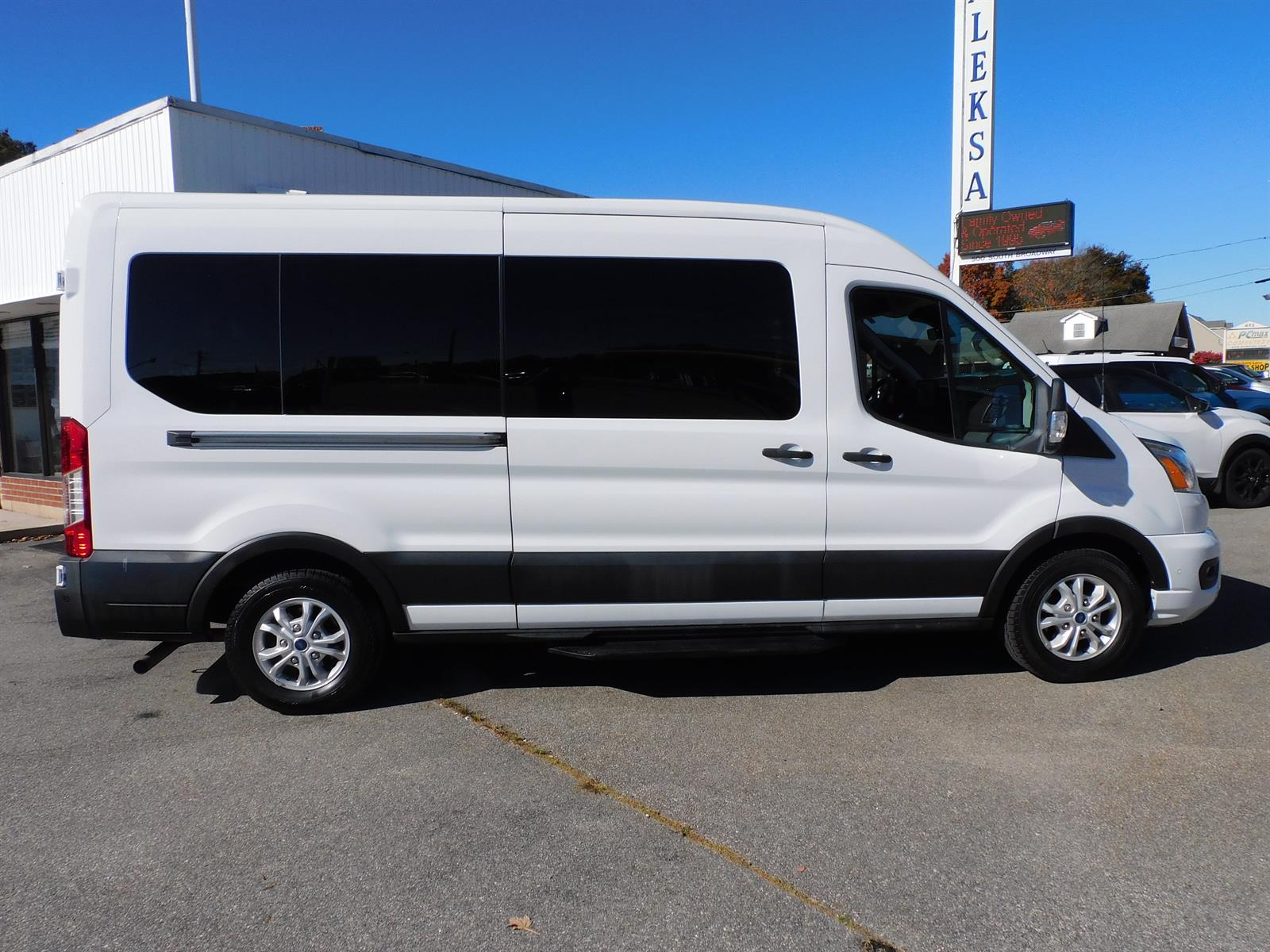 2022 Ford Transit XLT 15 PASSENGER
