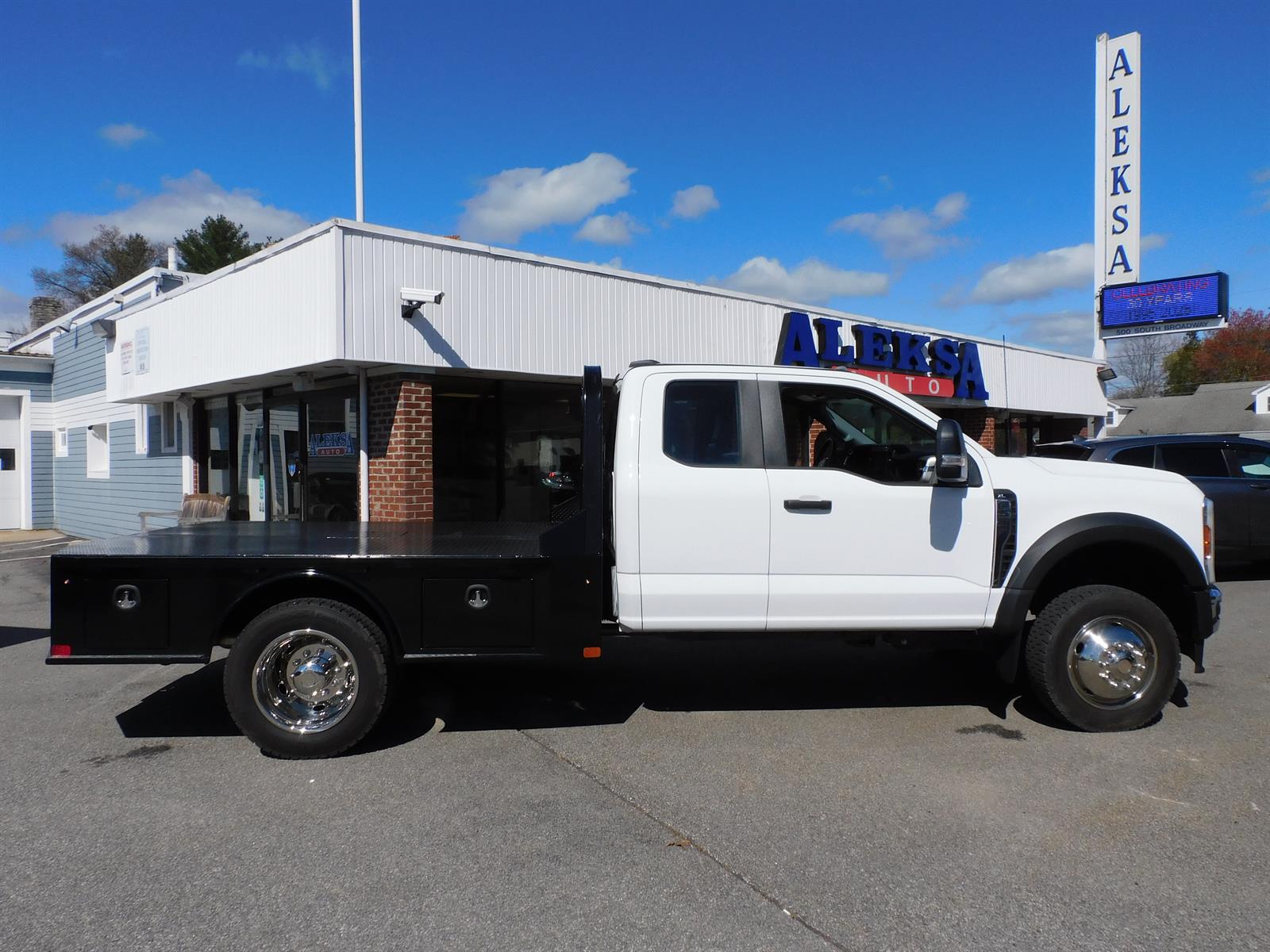 2024 Ford F-550 X-Cab DRW 4WD Hauler Service Body