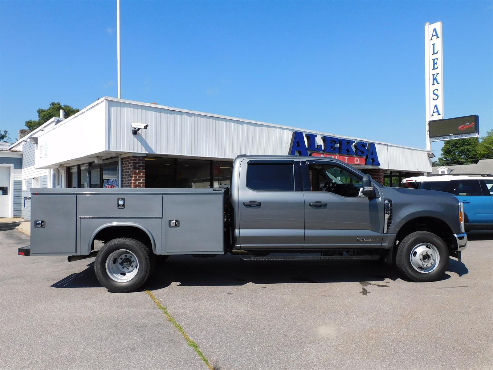 2024 Ford F-350 DRW 4WD Crew Cab Service Body