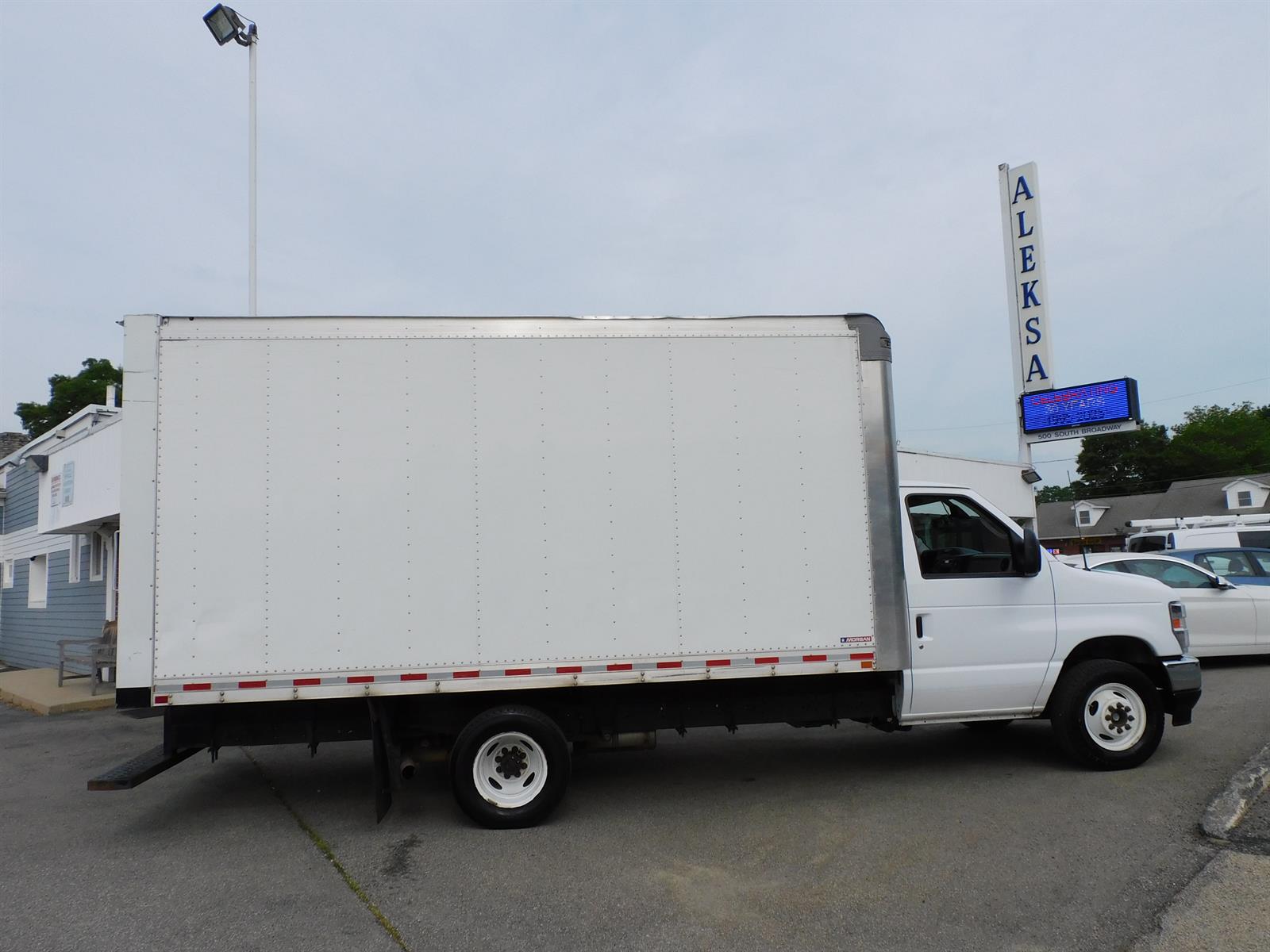 2024 Ford E-350 DRW 158'' WB 15'6 BOX