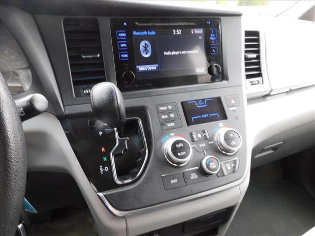 2017 Toyota Sienna LE 7-Passenger:HS167146