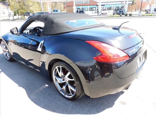 2017 Nissan 370Z Roadster Touring Sport:HM940289