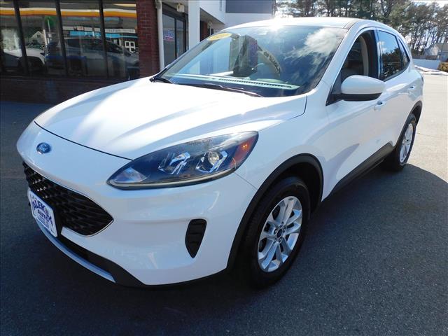 2020 Ford Escape SE:LUA03958