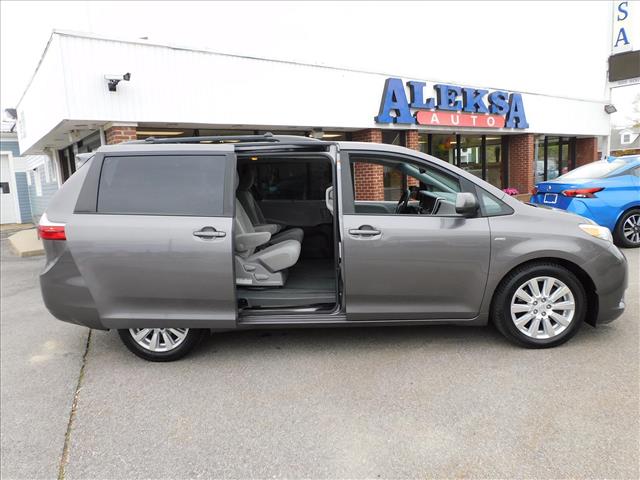2017 Toyota Sienna LE 7-Passenger:HS167146