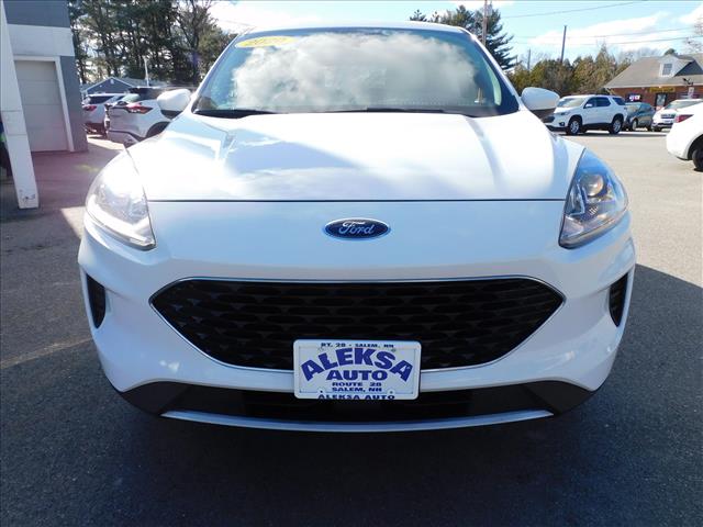 2020 Ford Escape SE:LUA03958