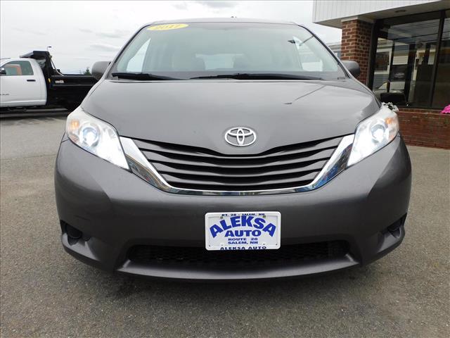 2017 Toyota Sienna LE 7-Passenger:HS167146