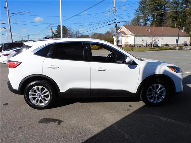 2020 Ford Escape SE:LUA03958