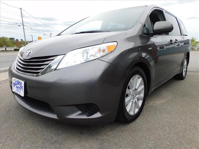 2017 Toyota Sienna LE 7-Passenger:HS167146