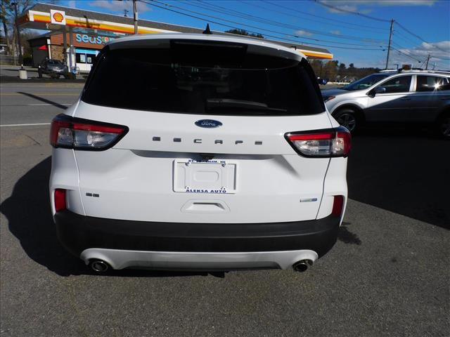 2020 Ford Escape SE:LUA03958