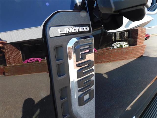 2024 Ford F-250 Super Duty Limited:RED56570