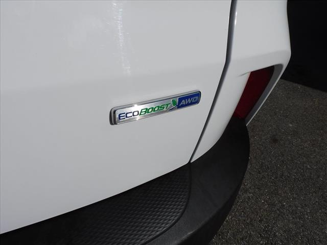 2020 Ford Escape SE:LUA03958