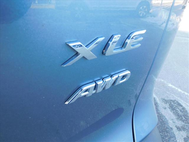 2024 Toyota Corolla Cross XLE:RV095426