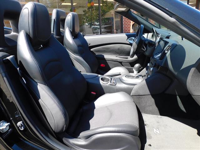 2017 Nissan 370Z Roadster Touring Sport:HM940289