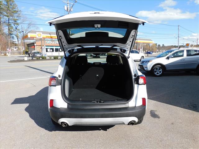 2020 Ford Escape SE:LUA03958