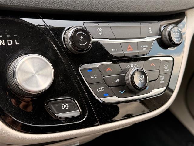 2022 Chrysler Voyager LX