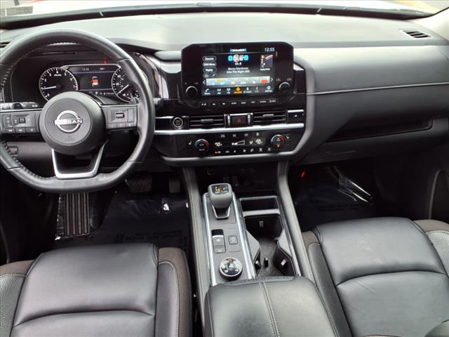 2022 Nissan Pathfinder SL