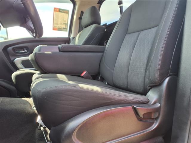 2017 Nissan Titan SV