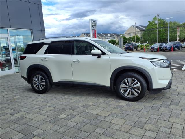 2022 Nissan Pathfinder SL