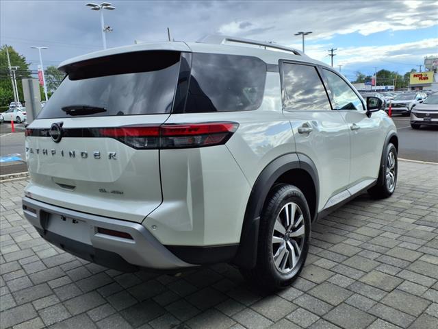 2022 Nissan Pathfinder SL