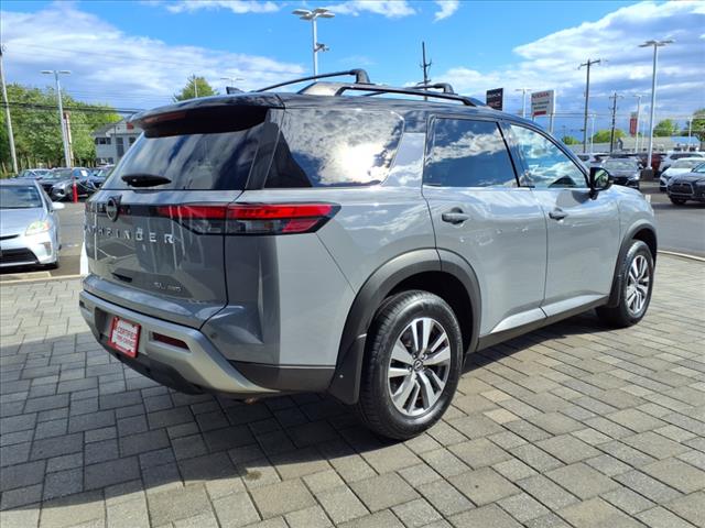 2022 Nissan Pathfinder SL