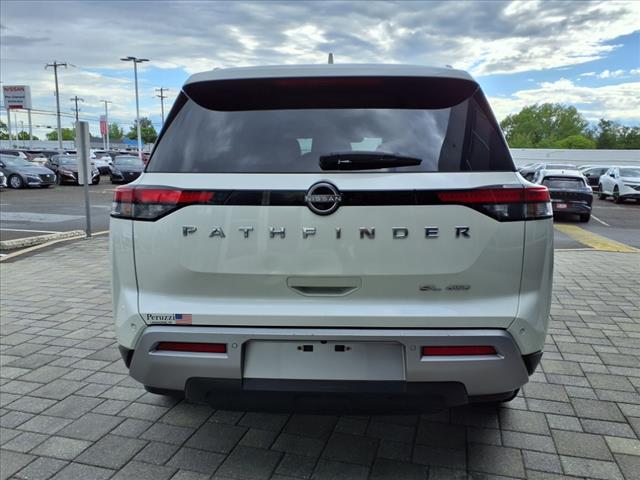 2022 Nissan Pathfinder SL